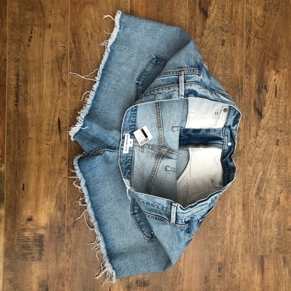 𝅺***NWT*** GOOD AMERICAN Good '90s Denim Shorts - Picture 13 of 13